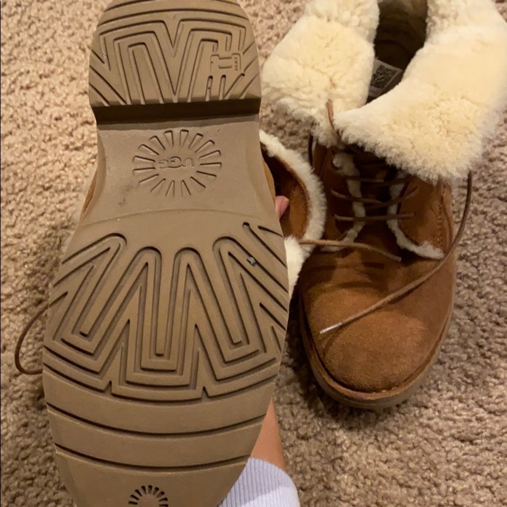 Lightly loved UGGS - Picture 7 of 7